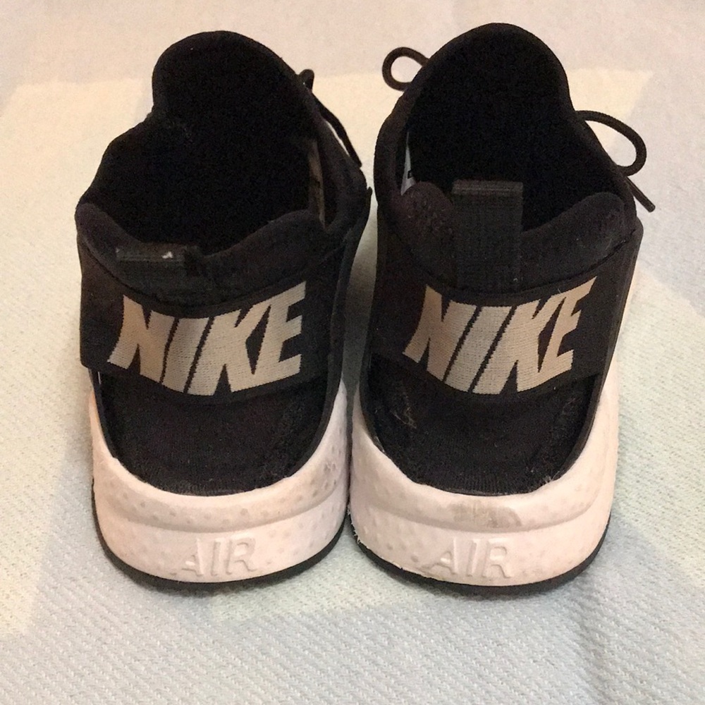 Nike Husraches